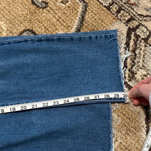 Lucky Brand Distressed straight leg Jeans. Mid rise with raw hem size 12/31 - Picture 9 of 10